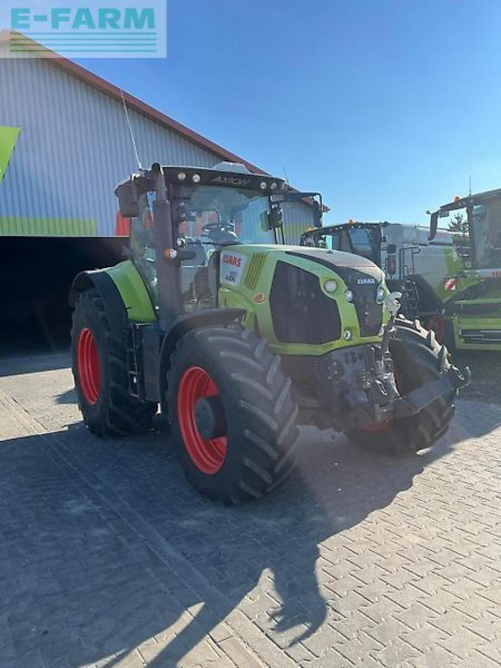 Tracteur agricole CLAAS axion 830 cmatic