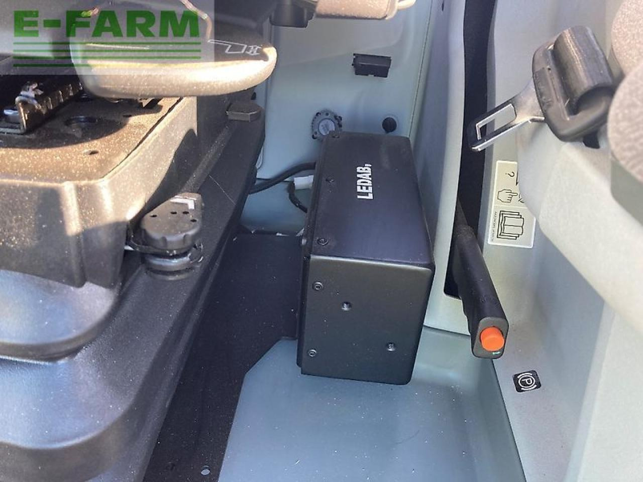 Tracteur agricole CLAAS axion 830 cmatic