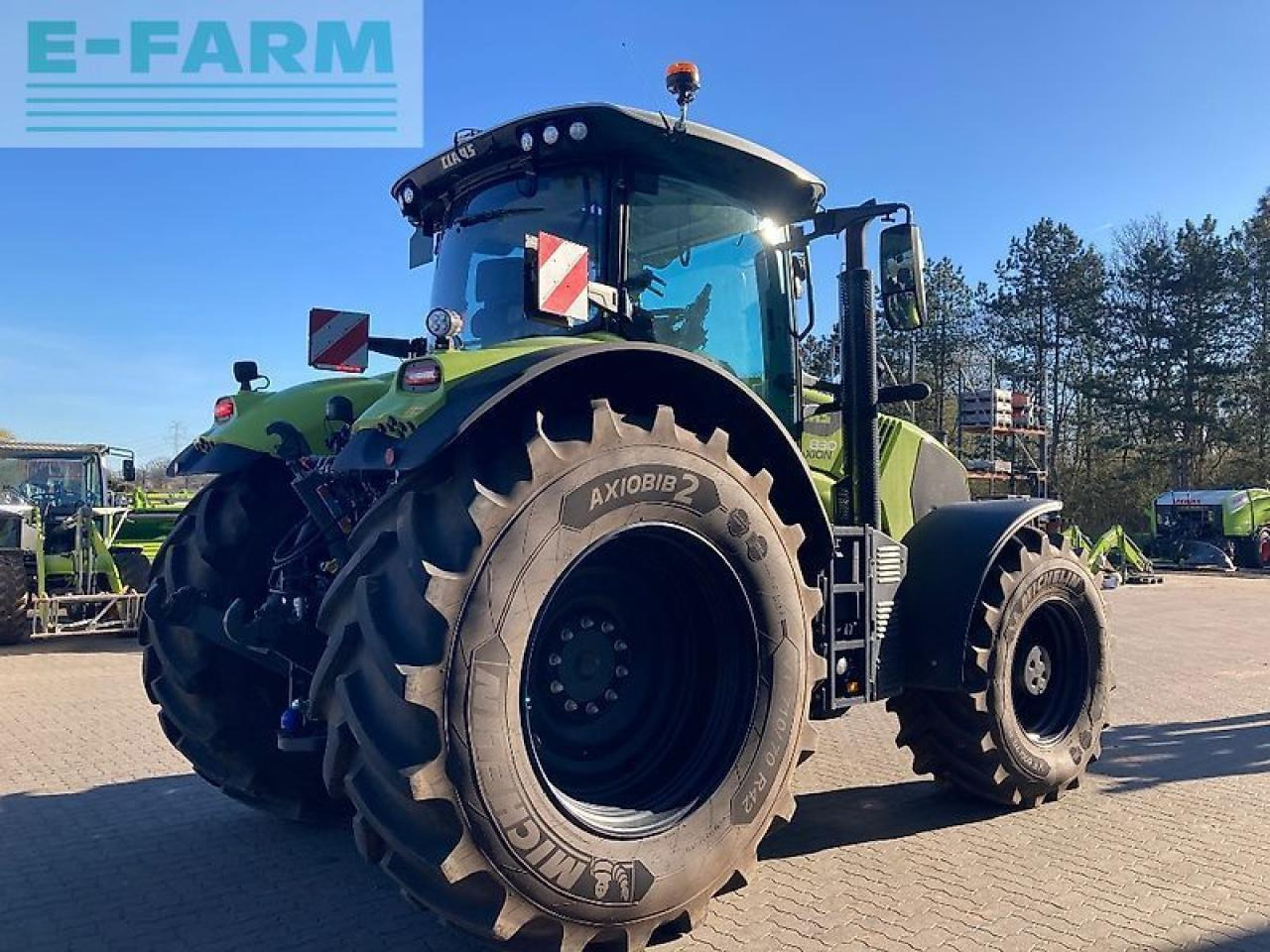 Tracteur agricole CLAAS axion 830 cmatic