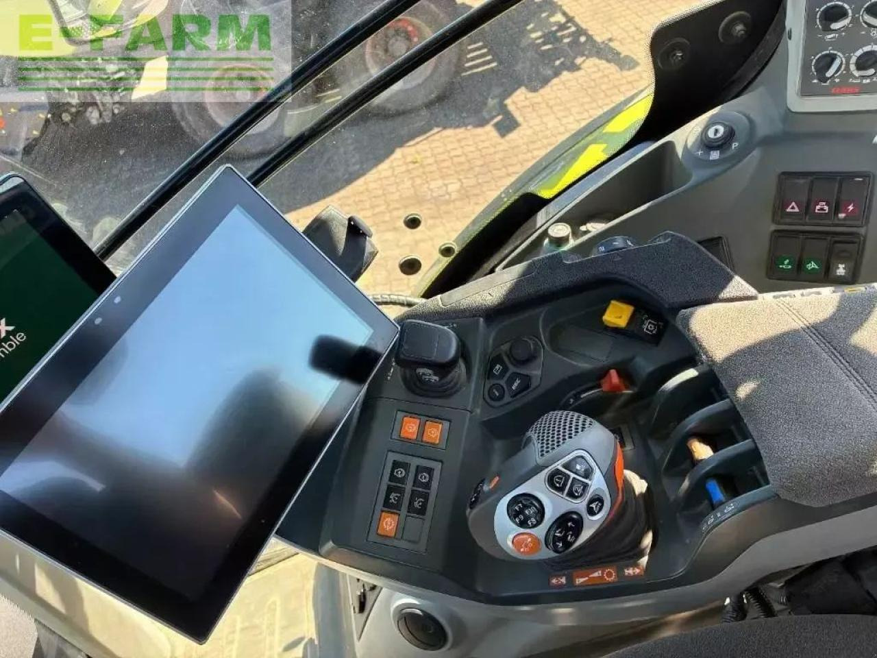 Tracteur agricole CLAAS axion 830 cmatic CMATIC