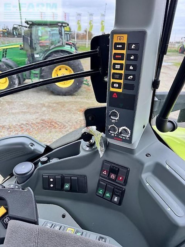 Tracteur agricole CLAAS axion 850