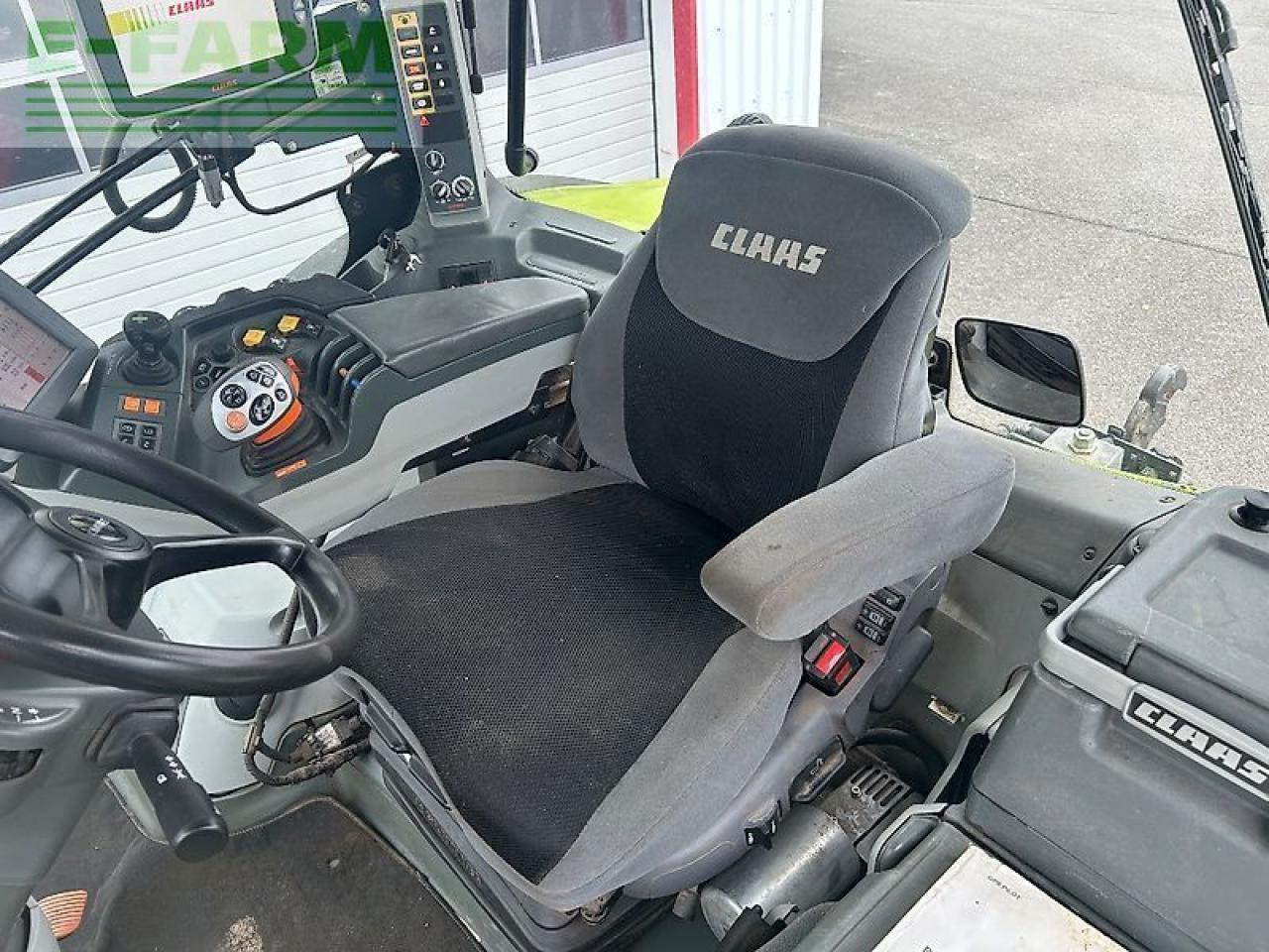 Tracteur agricole CLAAS axion 850