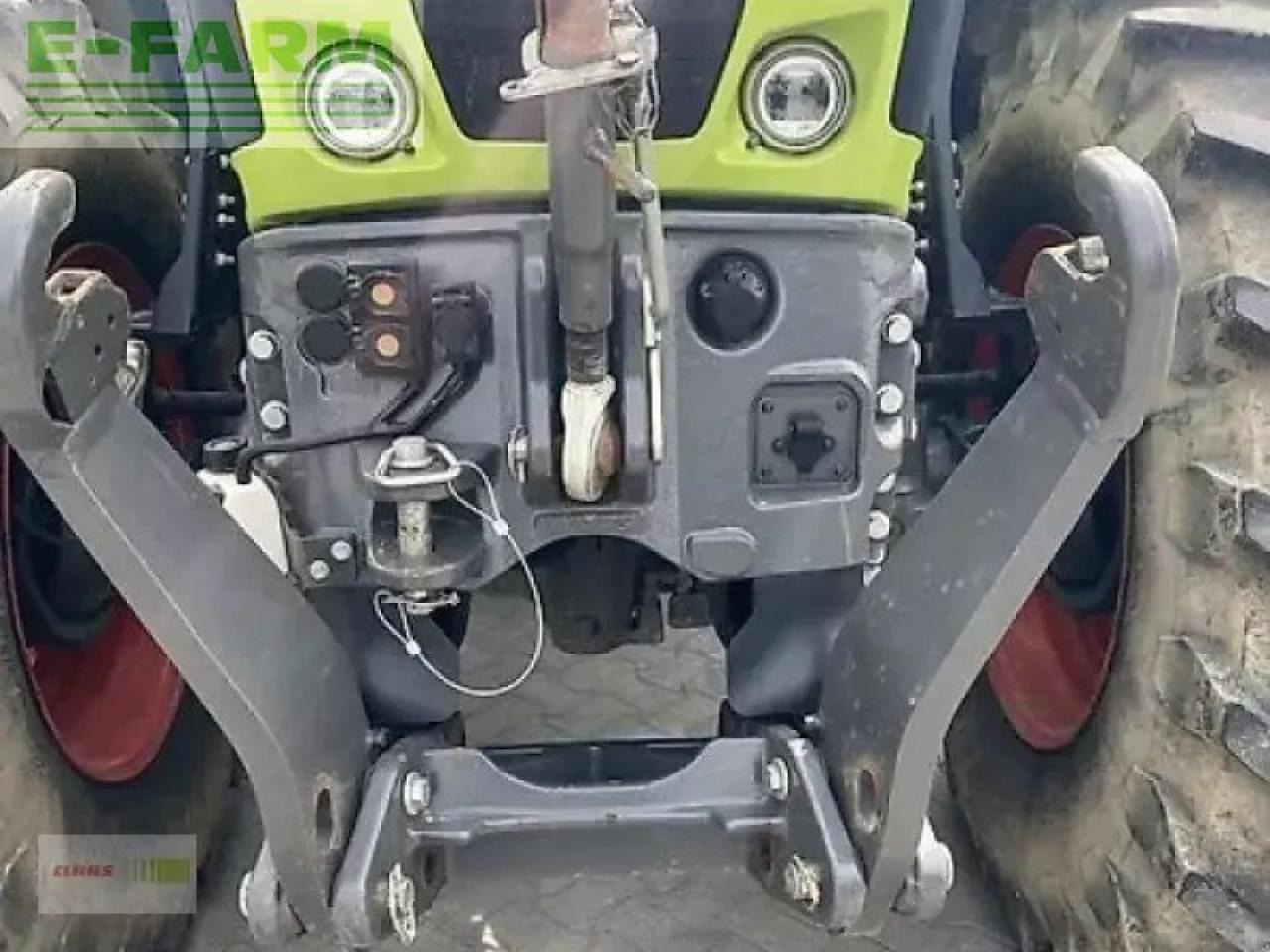 Tracteur agricole CLAAS axion 850 cebis