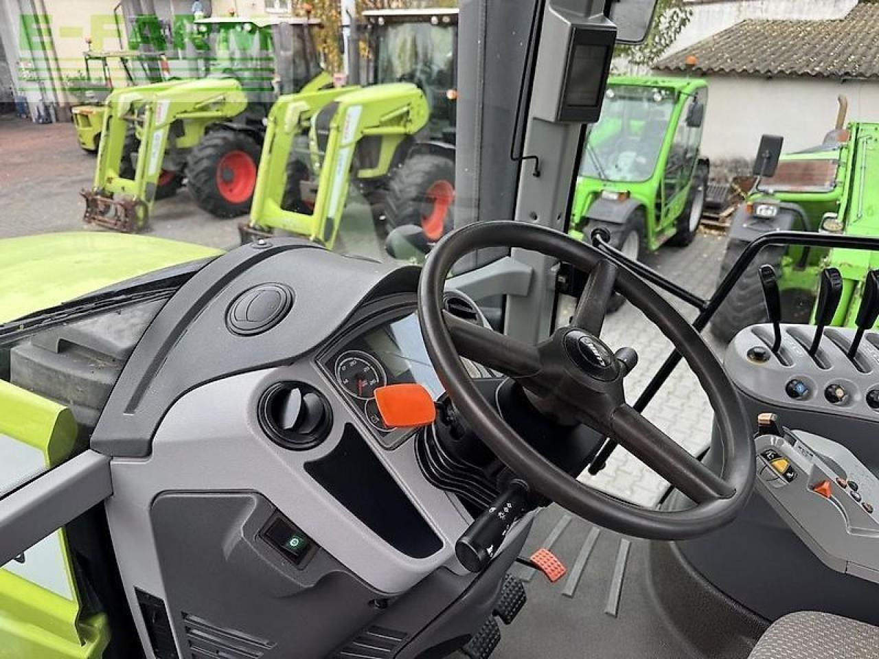 Tracteur agricole CLAAS axion 850 cis