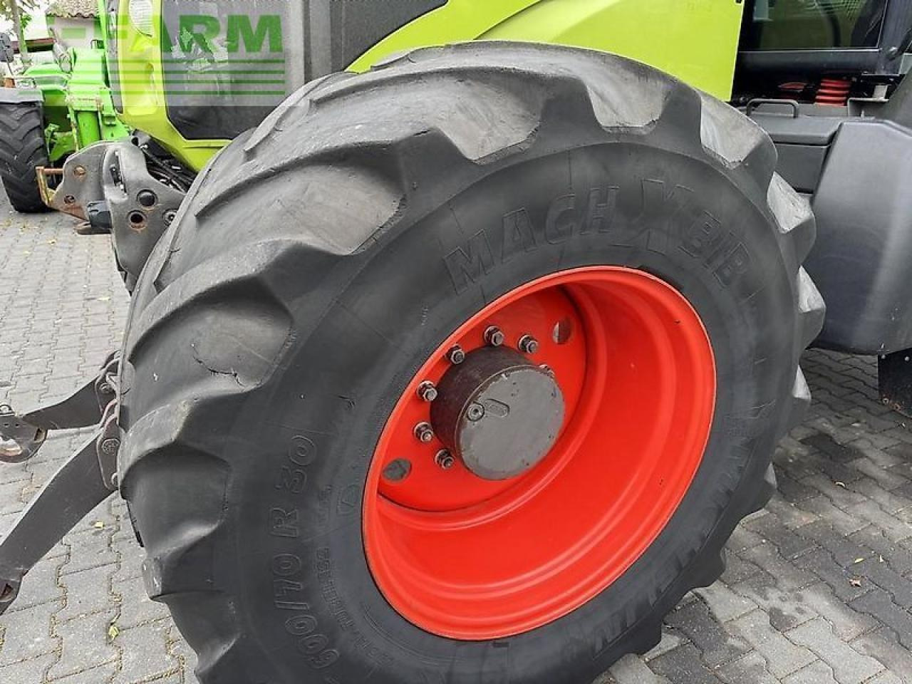 Tracteur agricole CLAAS axion 850 cis