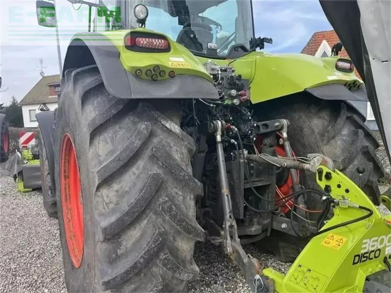 Tracteur agricole CLAAS axion 850 cmatic nye dæk CMATIC