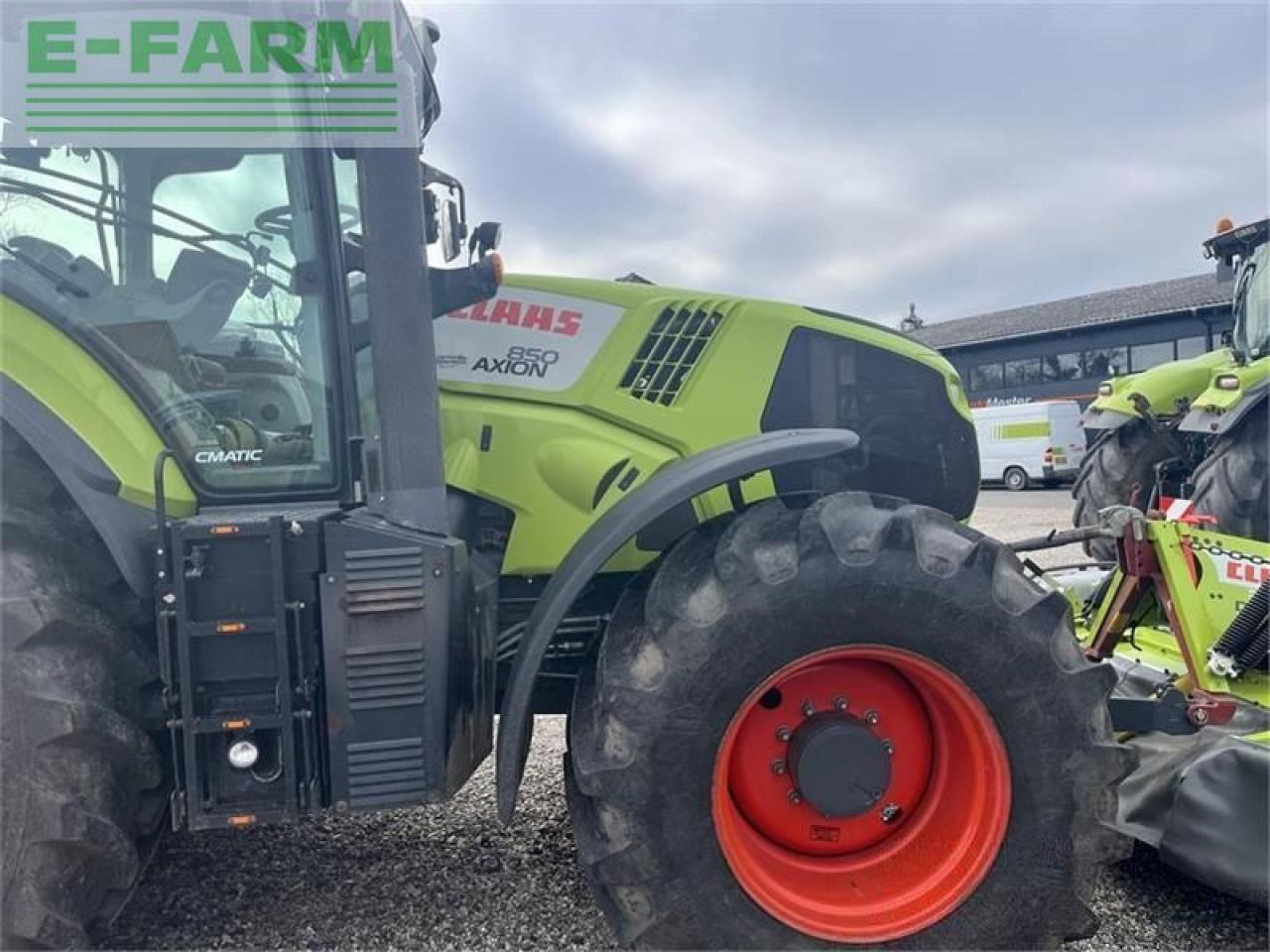 Tracteur agricole CLAAS axion 850 cmatic nye dæk CMATIC