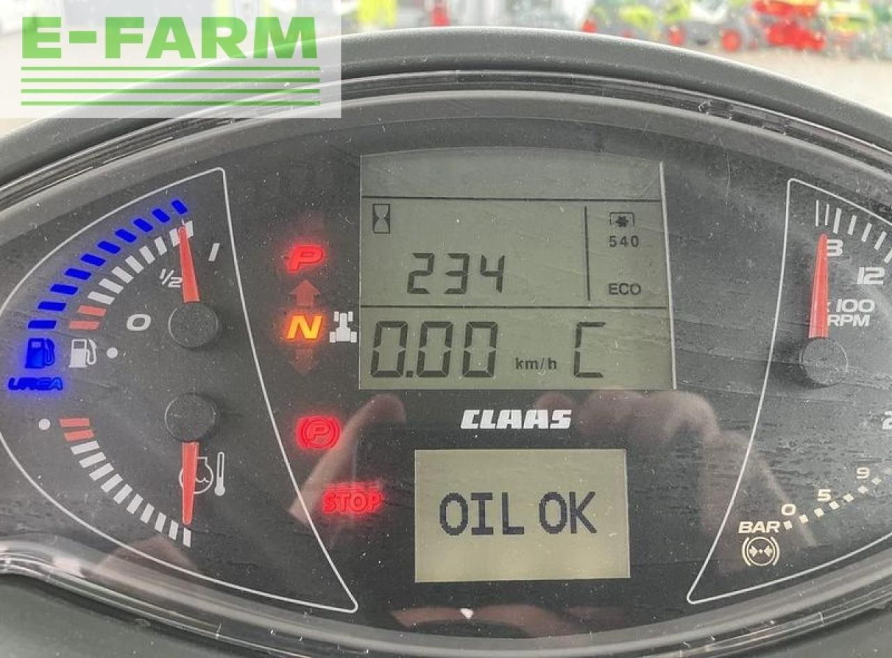 Tracteur agricole CLAAS axion 850 mit fzw