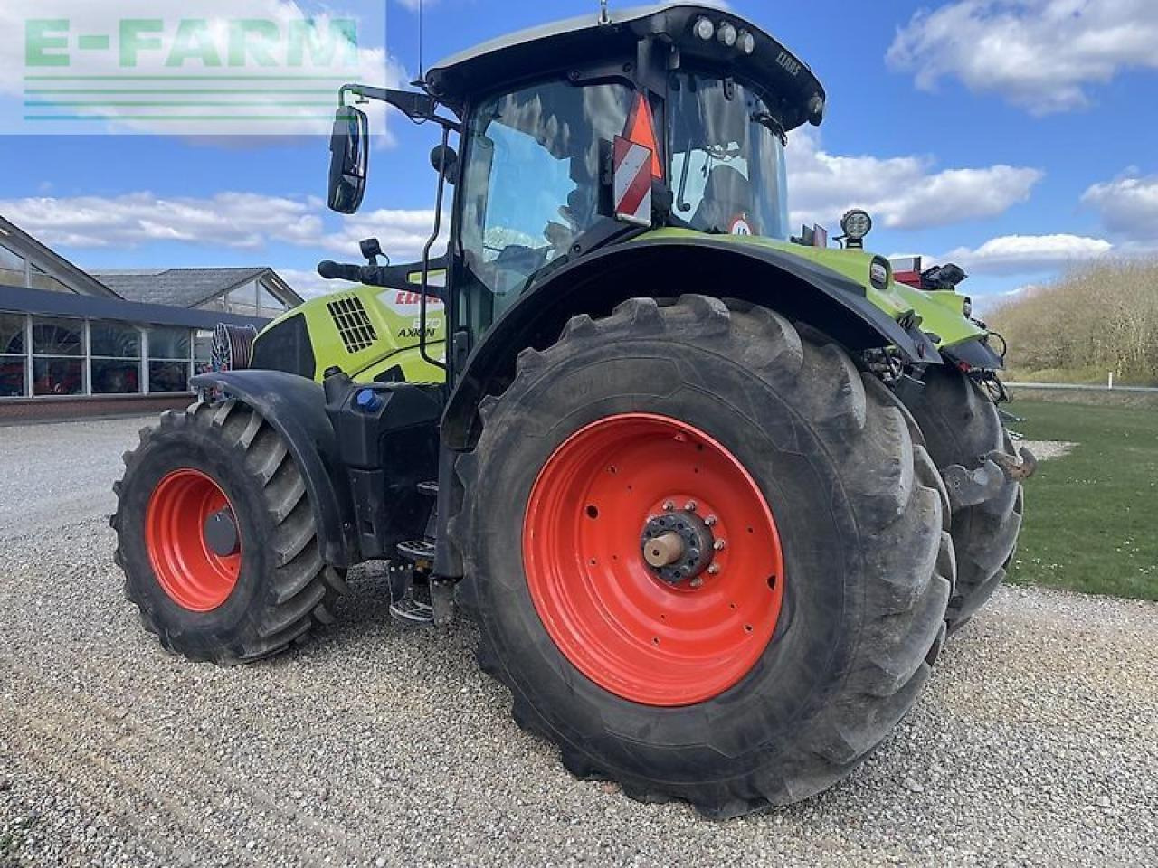 Tracteur agricole CLAAS axion 870