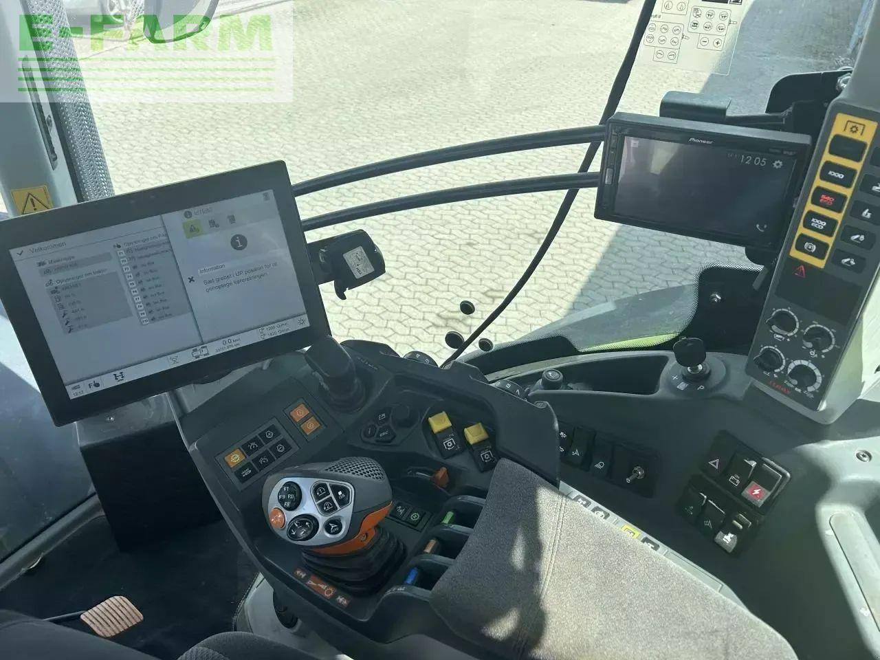 Tracteur agricole CLAAS axion 870