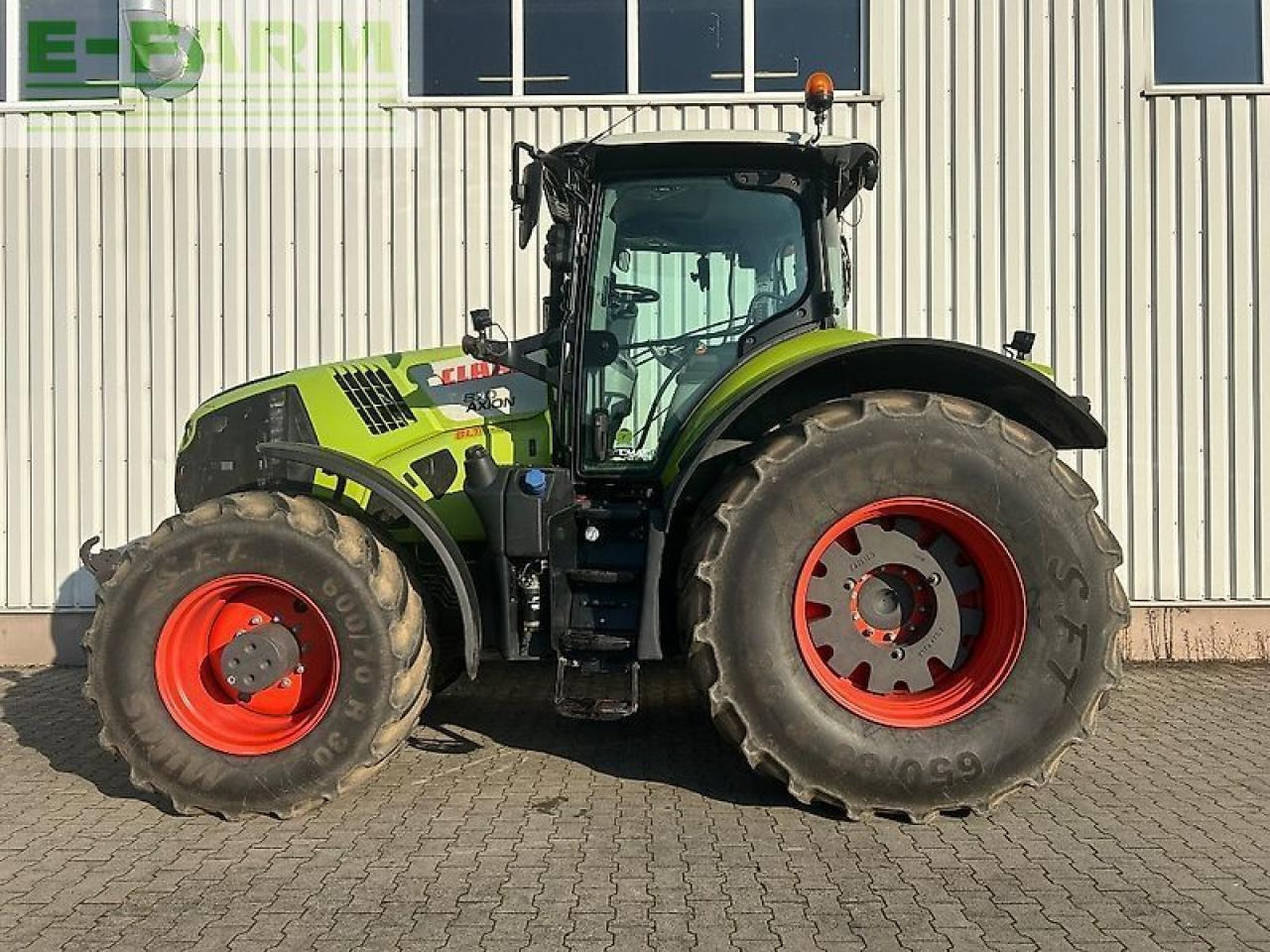 Tracteur agricole CLAAS axion 870