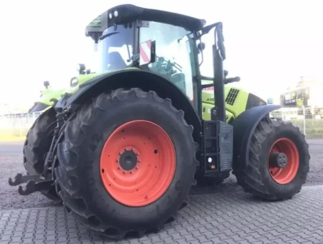 Tracteur agricole CLAAS axion 870