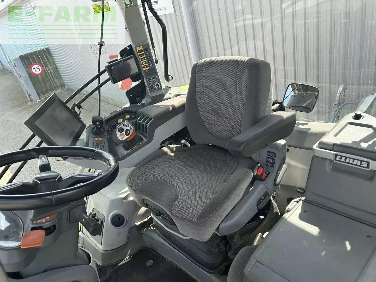 Tracteur agricole CLAAS axion 870