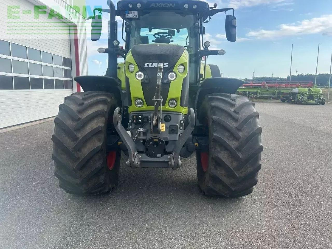Tracteur agricole CLAAS axion 870
