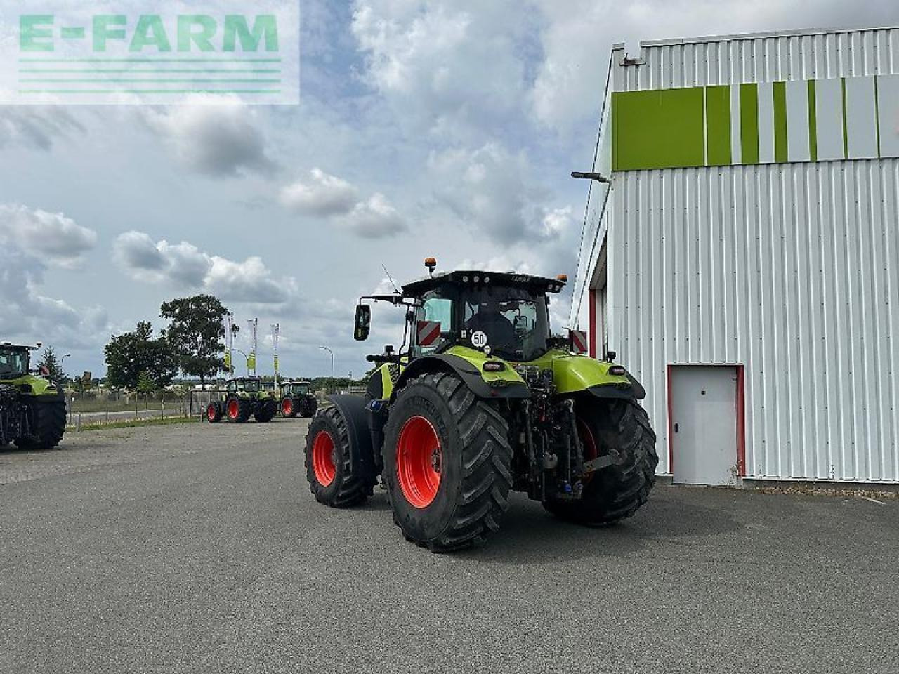 Tracteur agricole CLAAS axion 870
