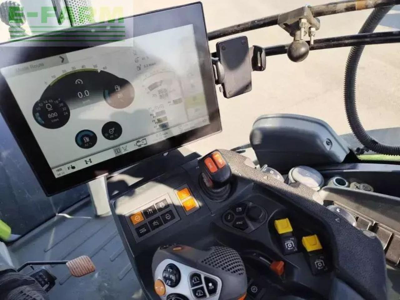 Tracteur agricole CLAAS axion 870
