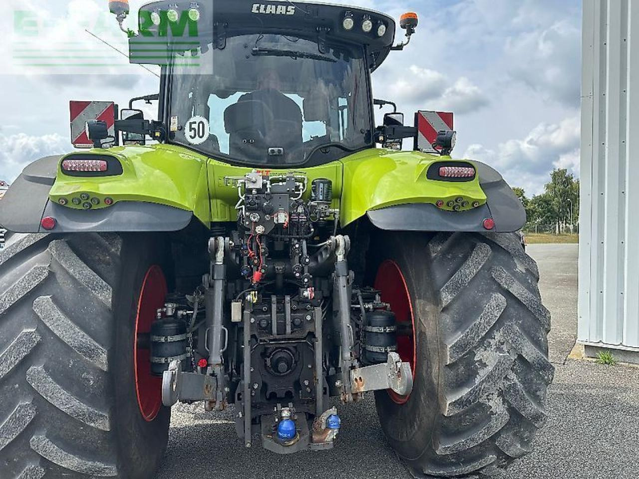 Tracteur agricole CLAAS axion 870