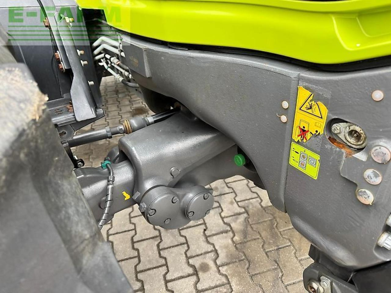 Tracteur agricole CLAAS axion 870