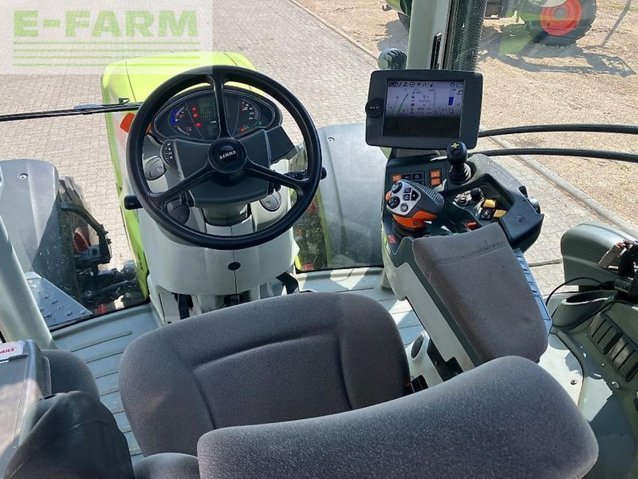 Tracteur agricole CLAAS axion 870