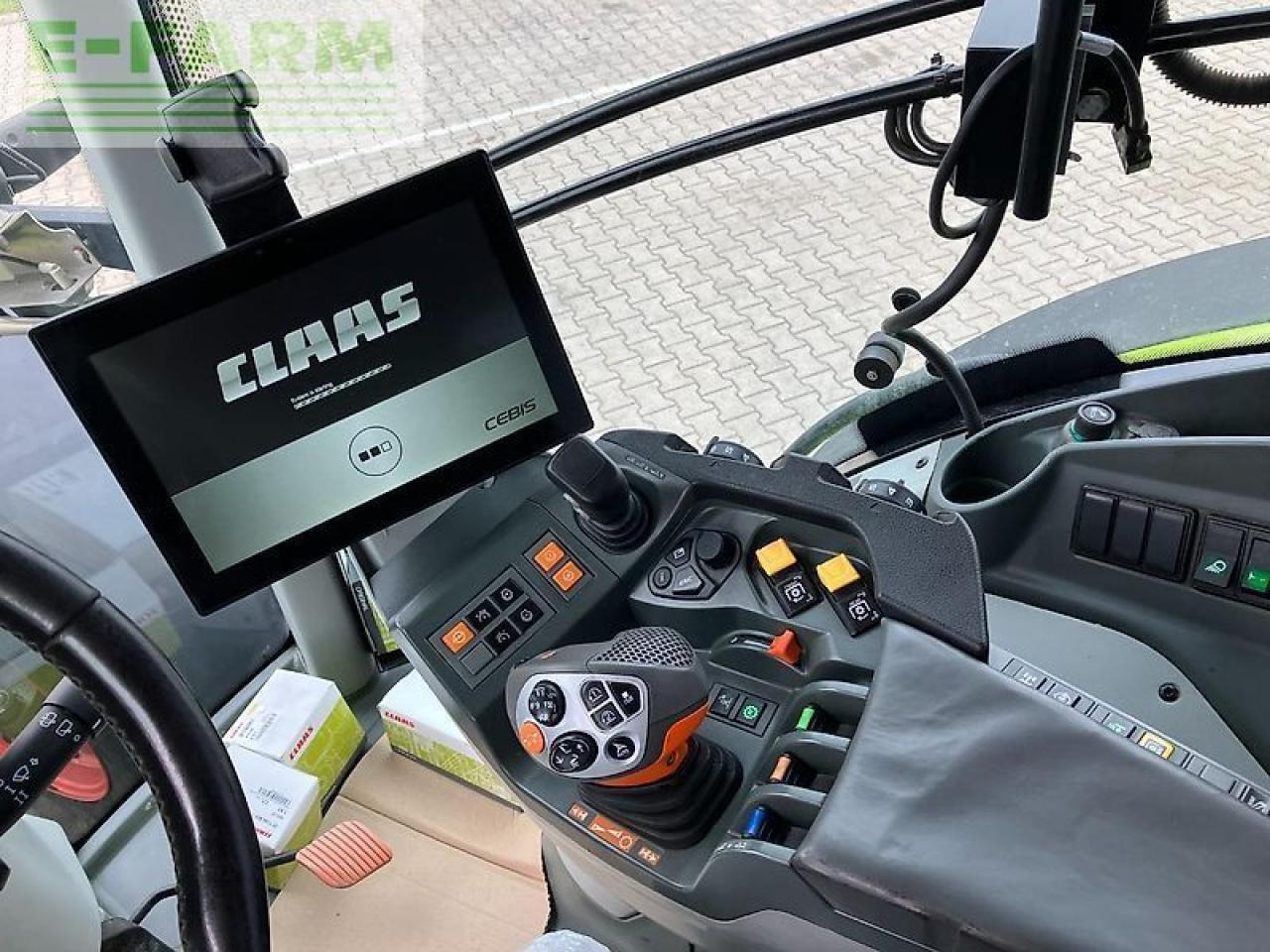 Tracteur agricole CLAAS axion 870