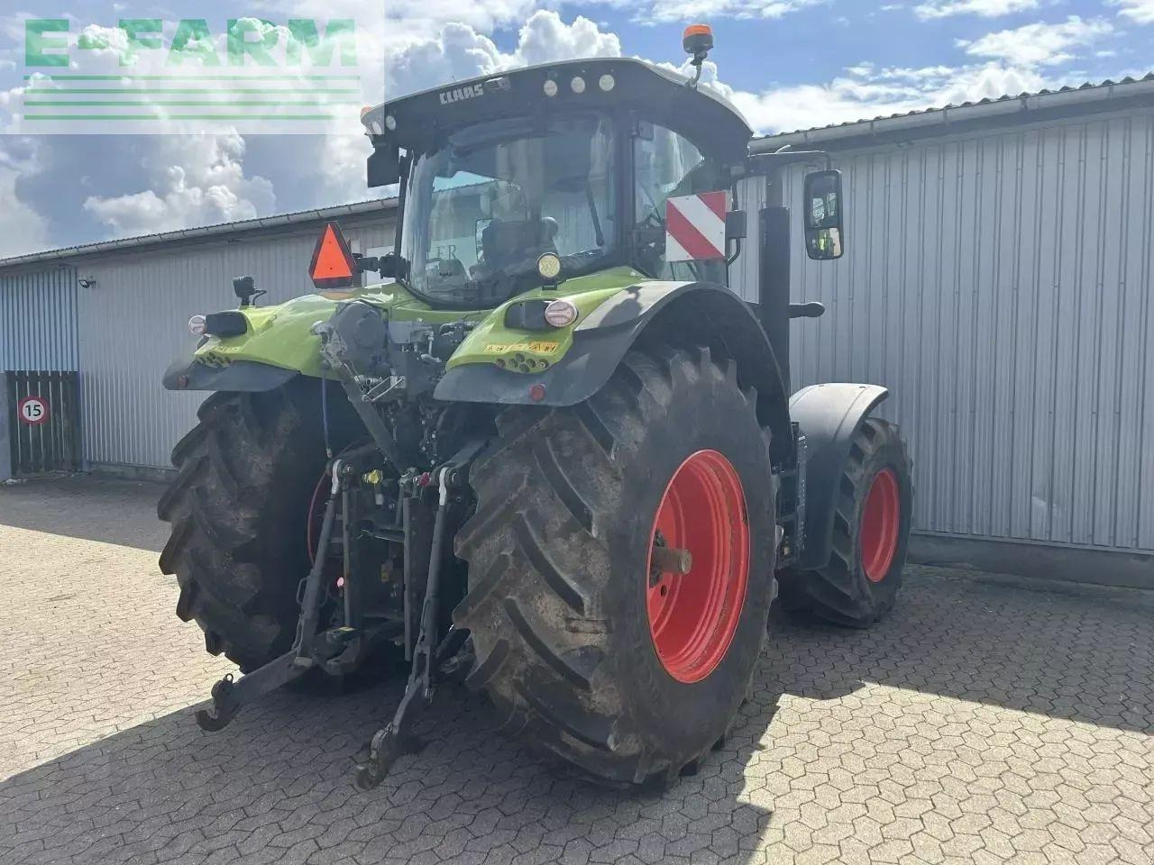 Tracteur agricole CLAAS axion 870