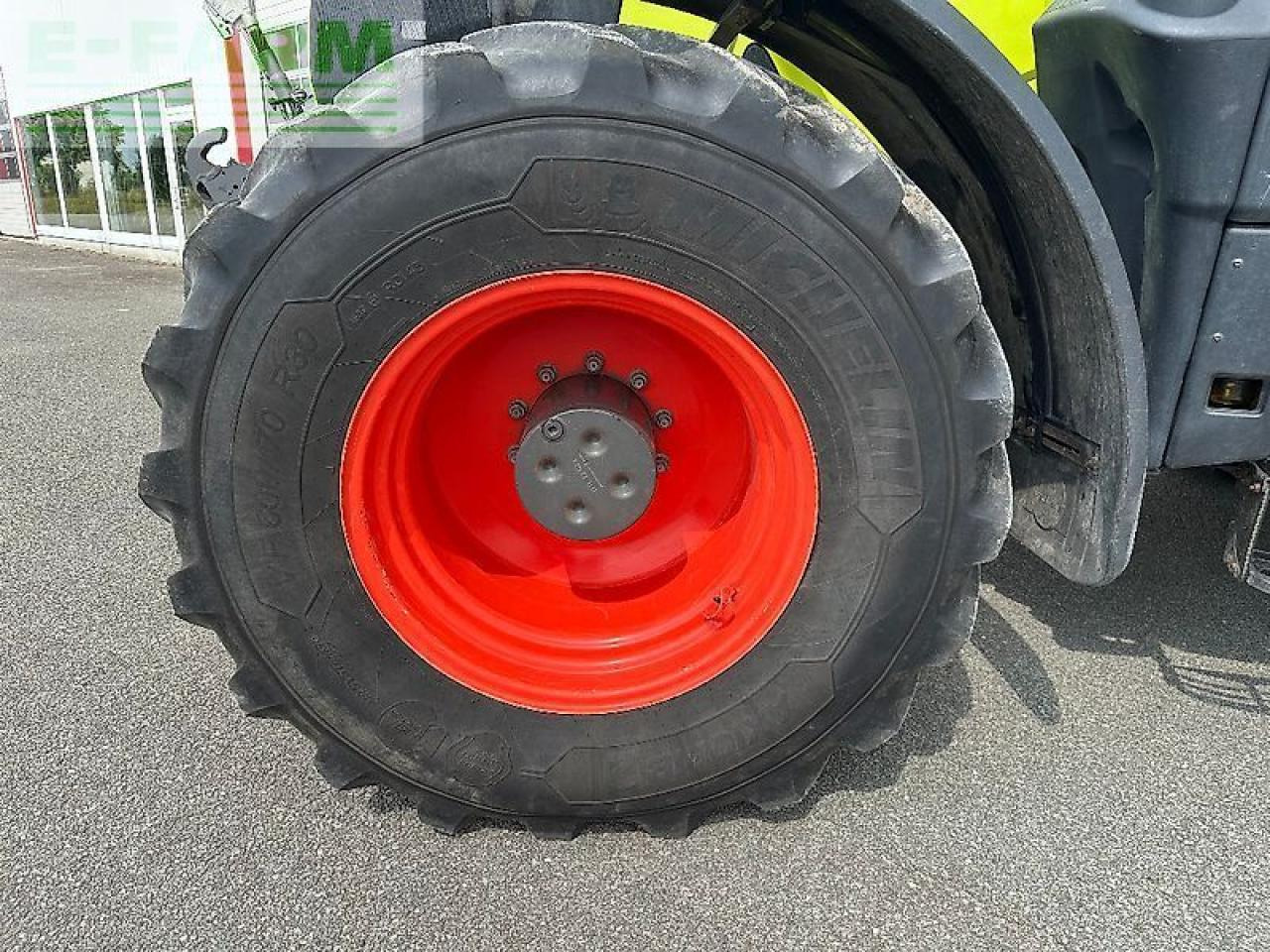 Tracteur agricole CLAAS axion 870