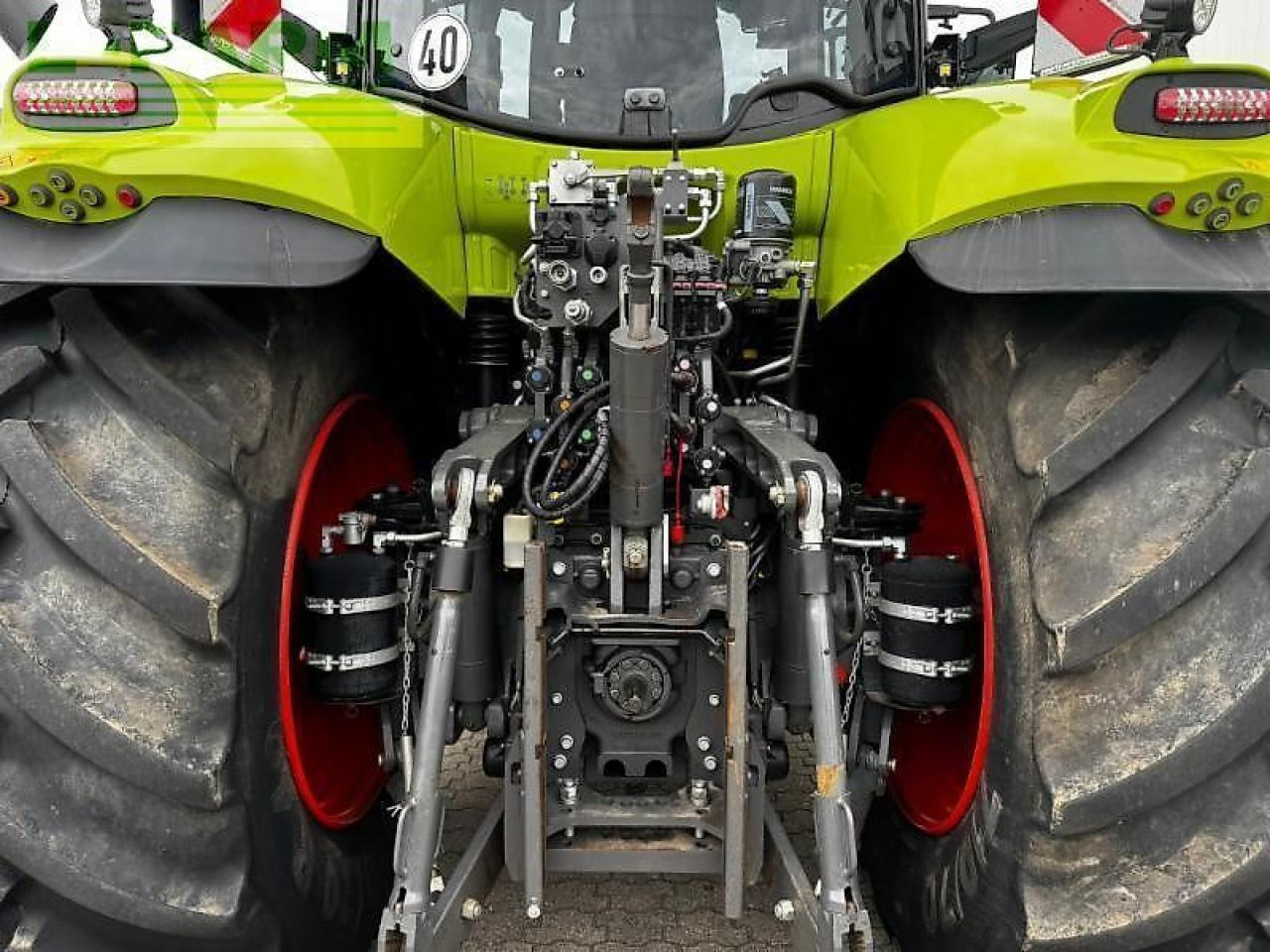 Tracteur agricole CLAAS axion 870
