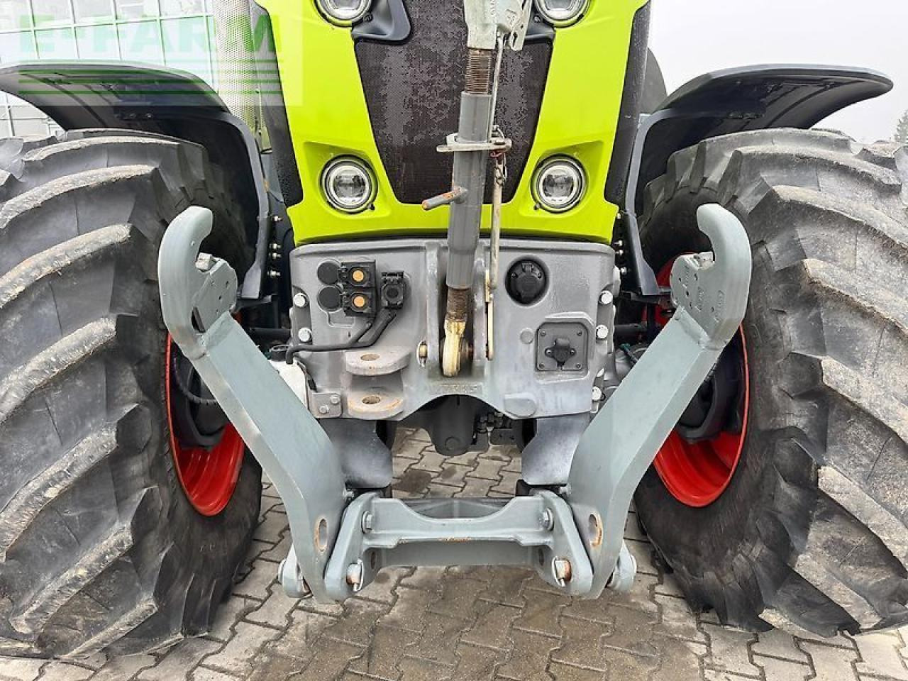 Tracteur agricole CLAAS axion 870