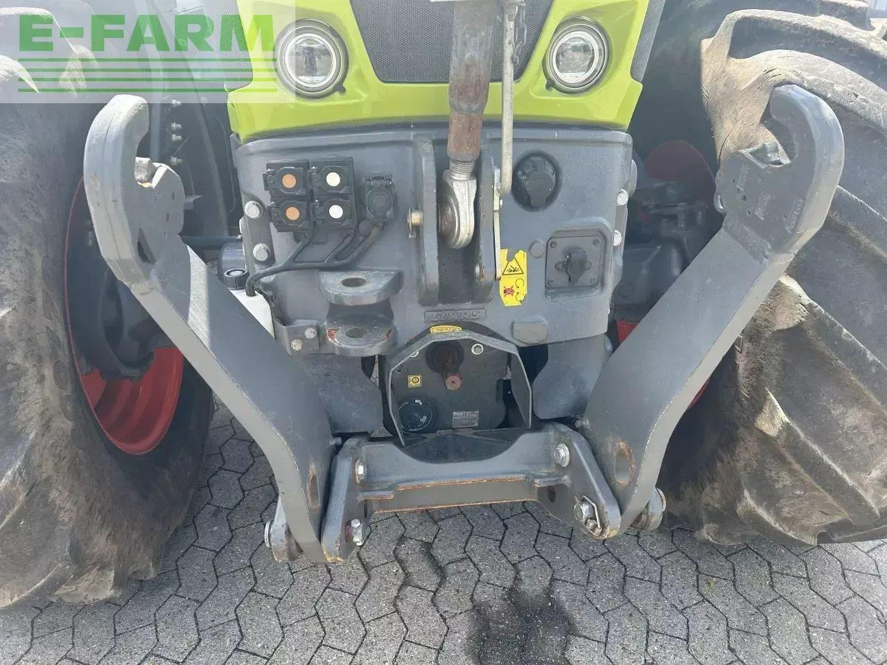 Tracteur agricole CLAAS axion 870
