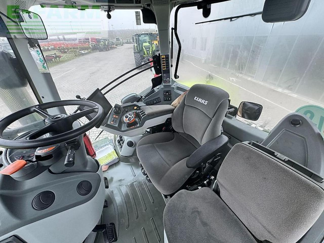 Tracteur agricole CLAAS axion 870