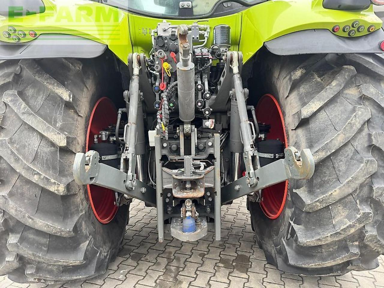 Tracteur agricole CLAAS axion 870