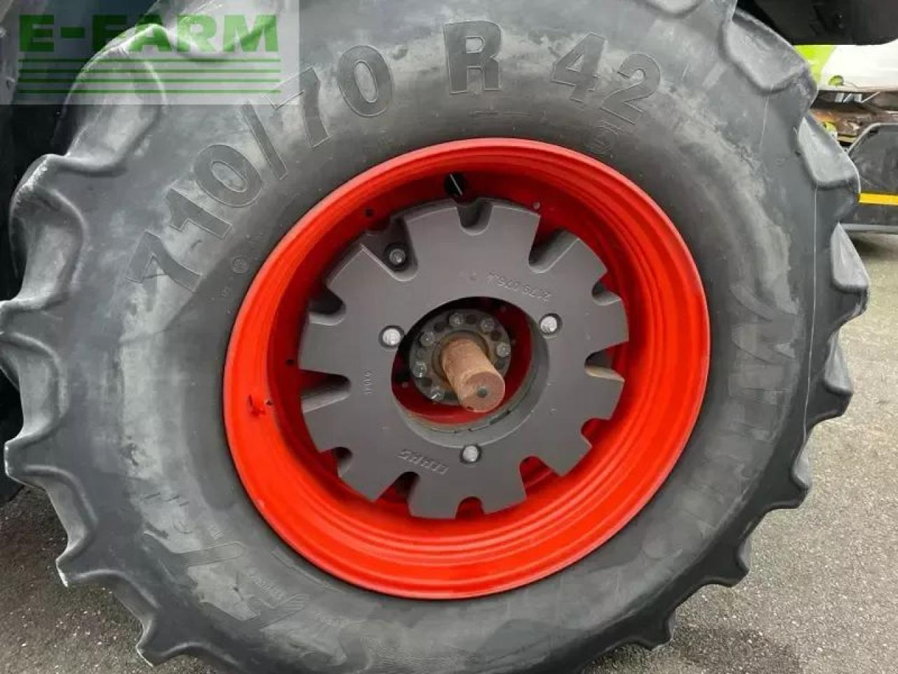 Tracteur agricole CLAAS axion 870