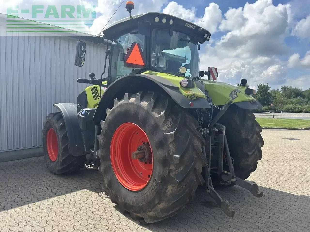 Tracteur agricole CLAAS axion 870