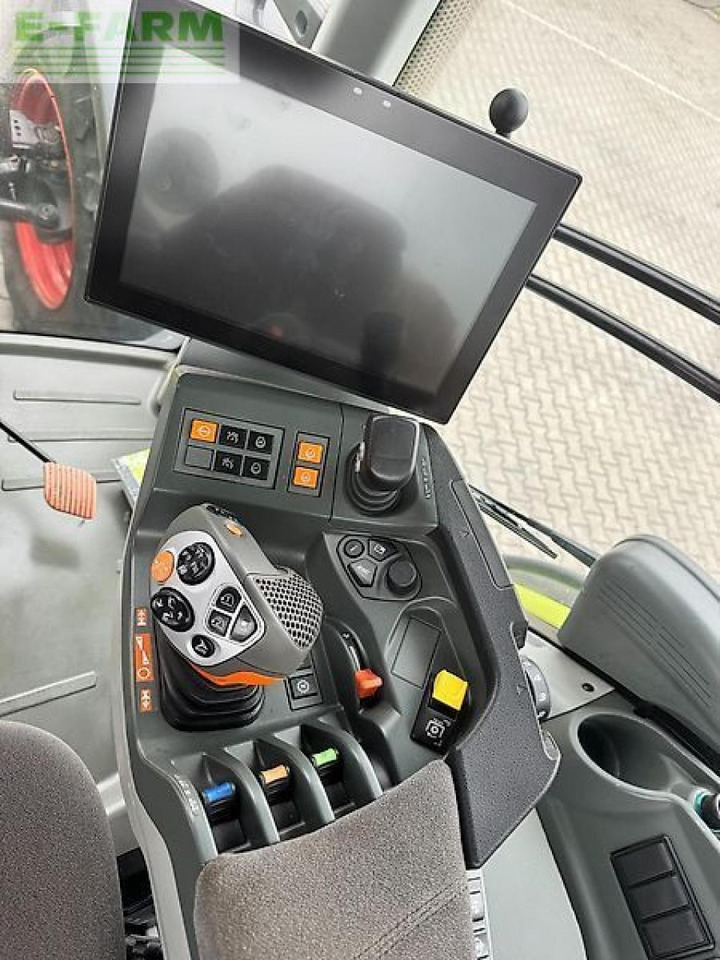 Tracteur agricole CLAAS axion 870
