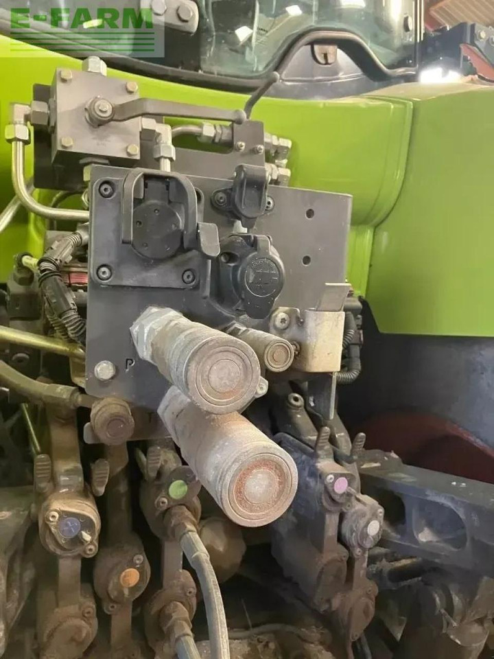 Tracteur agricole CLAAS axion 870 cmatic