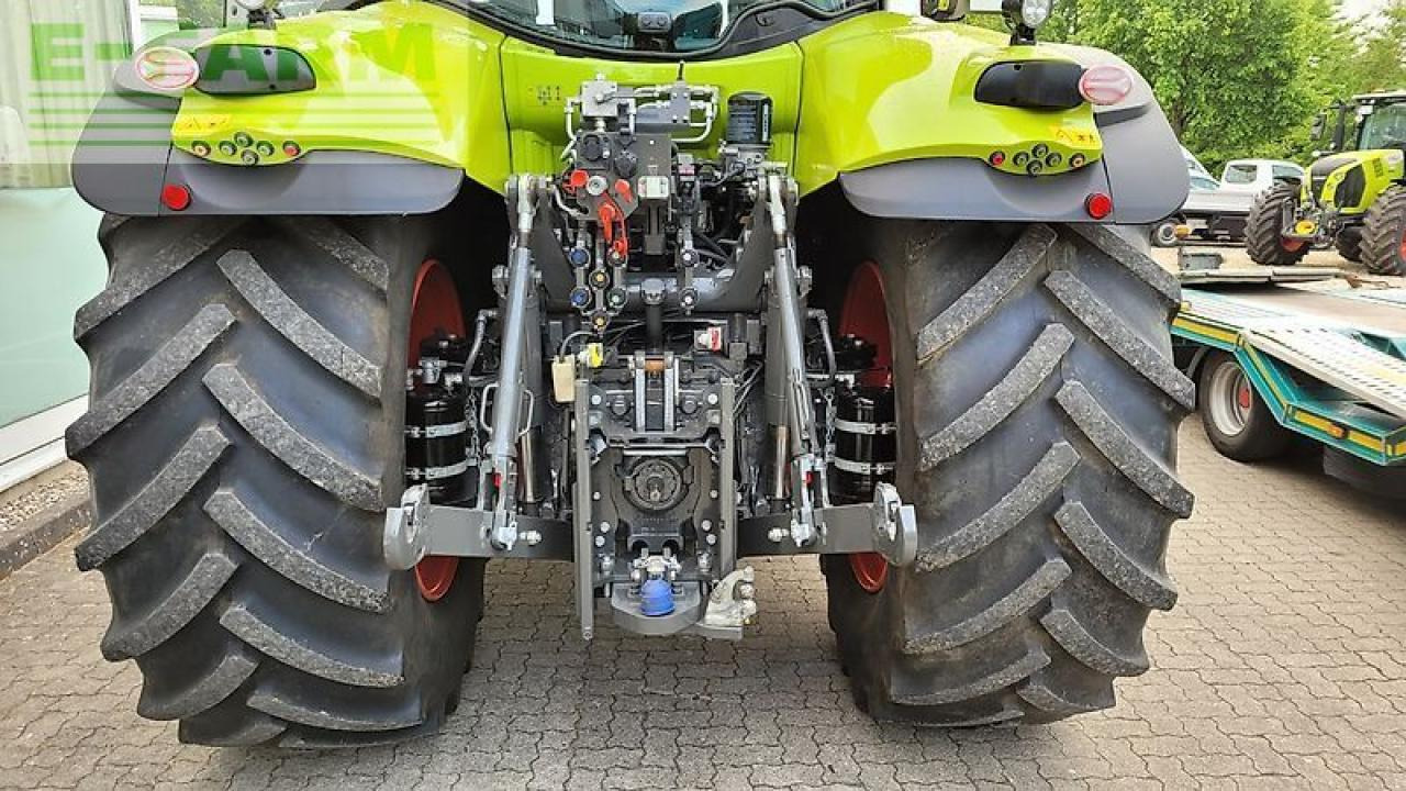 Tracteur agricole CLAAS axion 870 cmatic