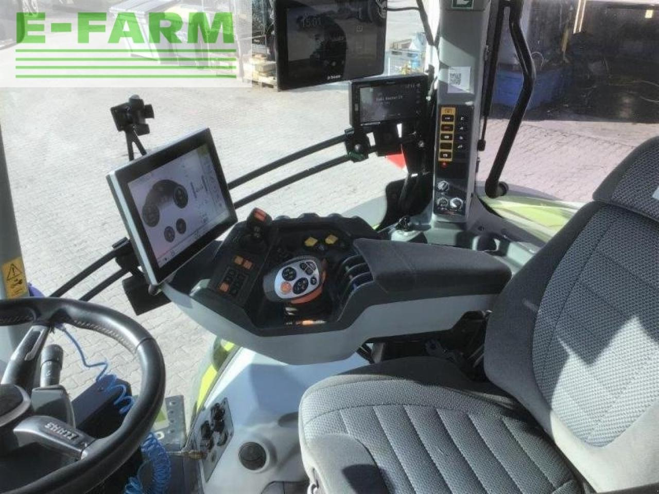 Tracteur agricole CLAAS axion 870 cmatic