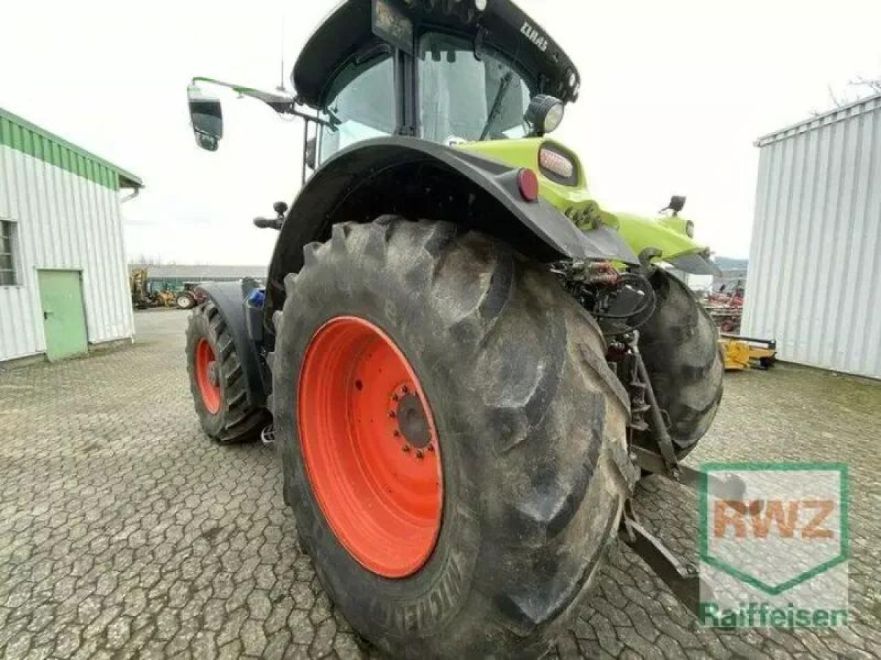 Tracteur agricole CLAAS axion 870 cmatic CMATIC