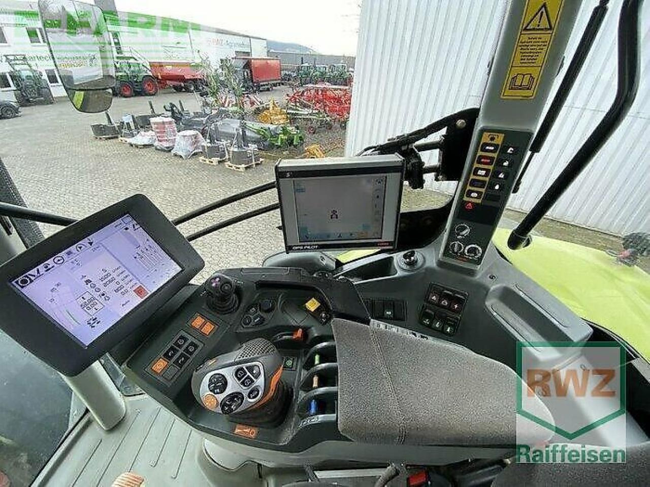Tracteur agricole CLAAS axion 870 cmatic CMATIC