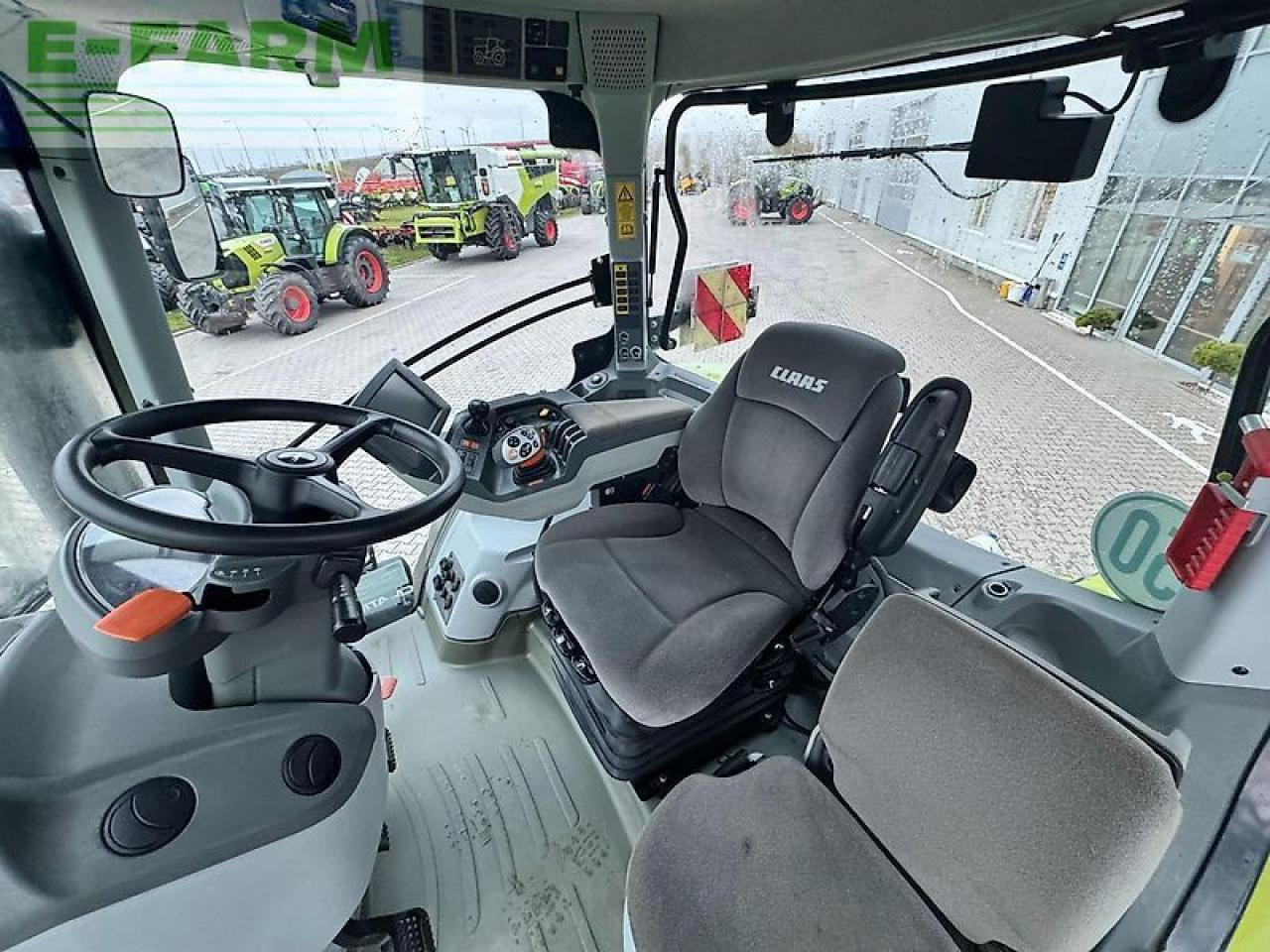 Tracteur agricole CLAAS axion 920