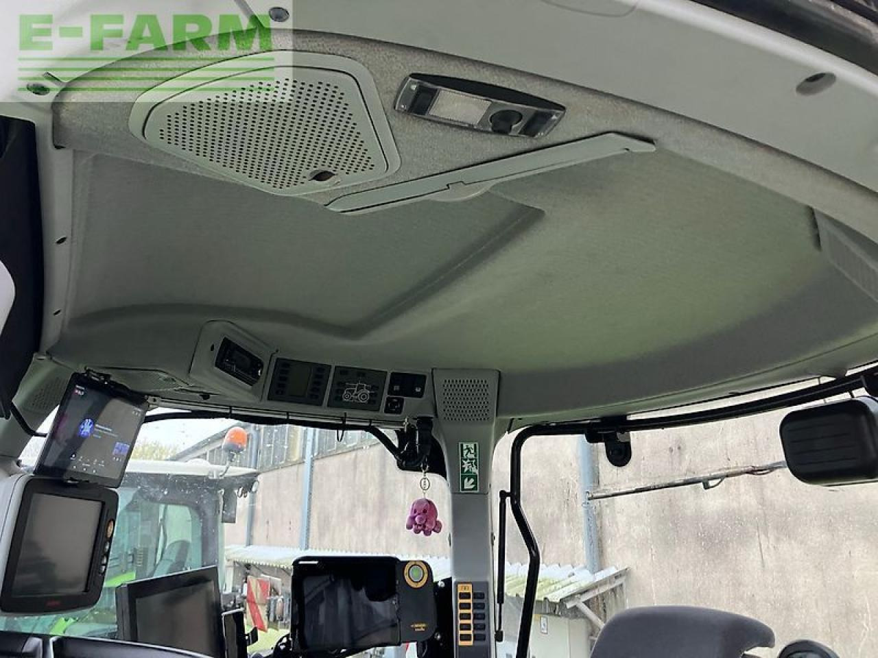 Tracteur agricole CLAAS axion 920