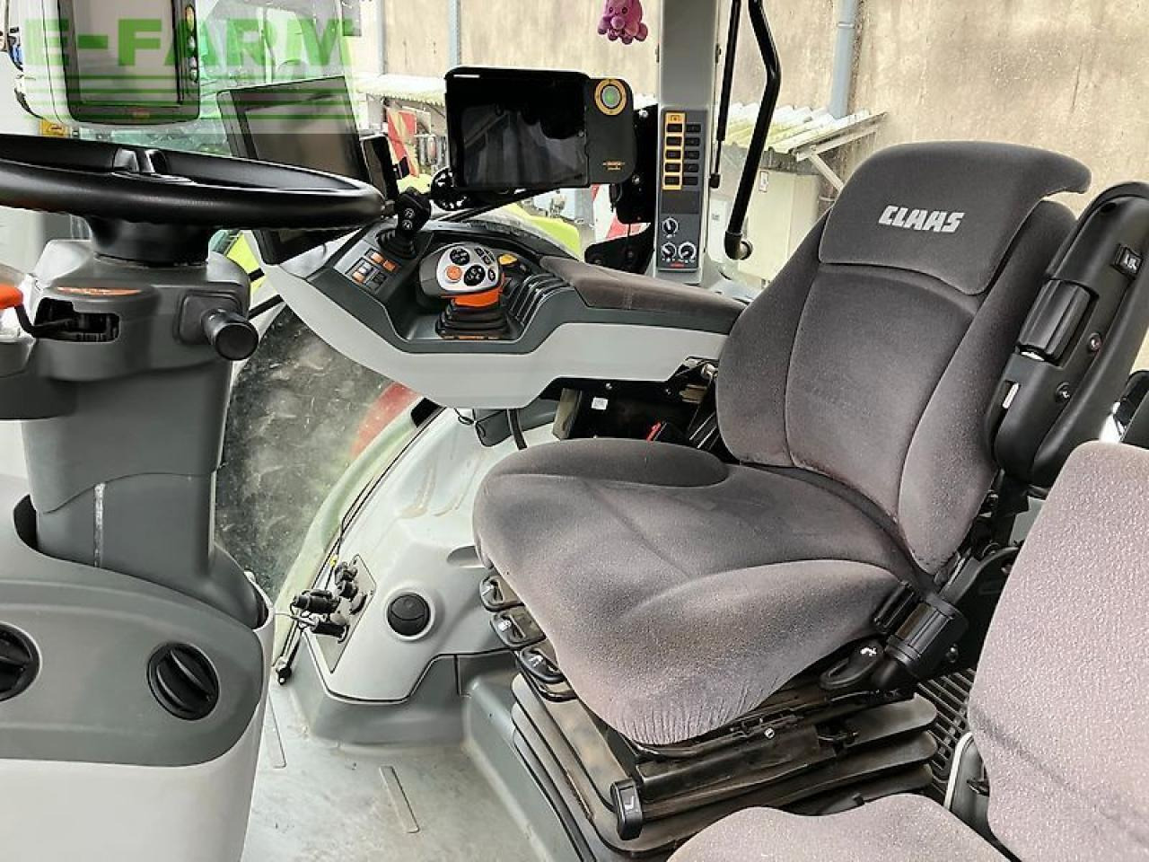 Tracteur agricole CLAAS axion 920