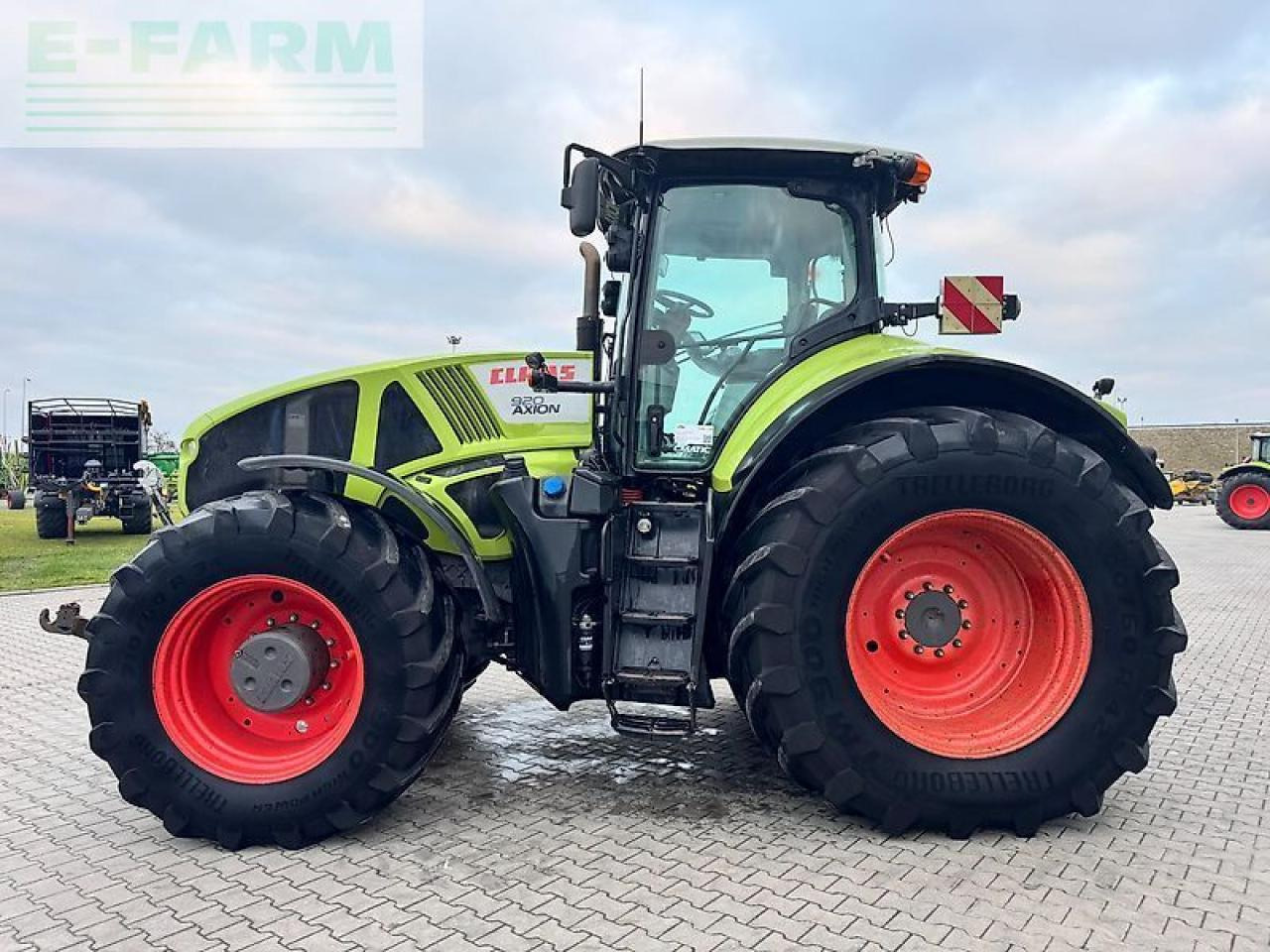 Tracteur agricole CLAAS axion 920