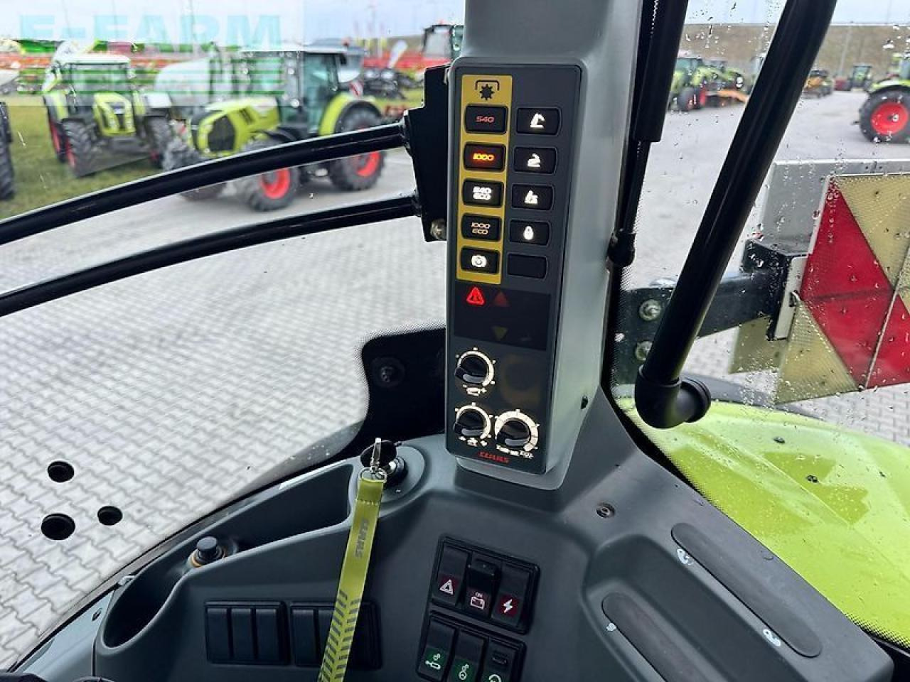 Tracteur agricole CLAAS axion 920