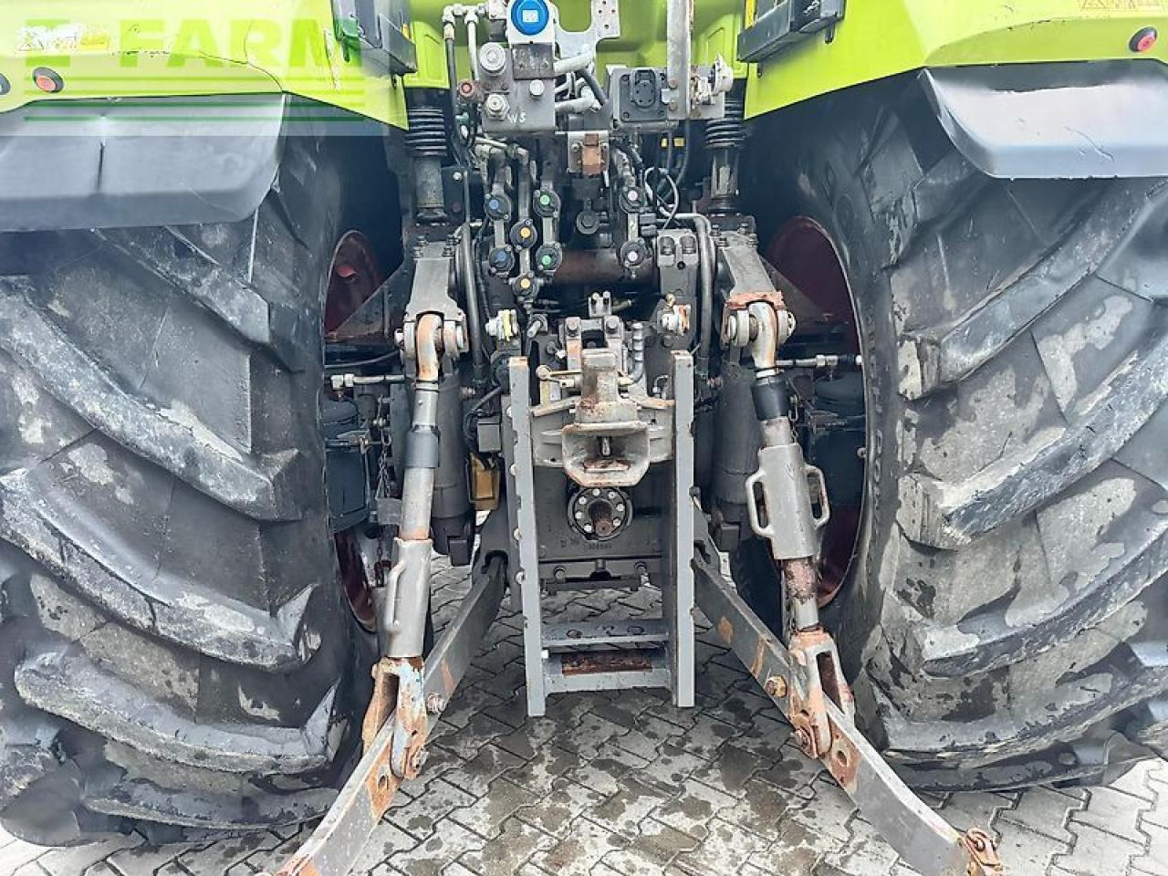 Tracteur agricole CLAAS axion 920
