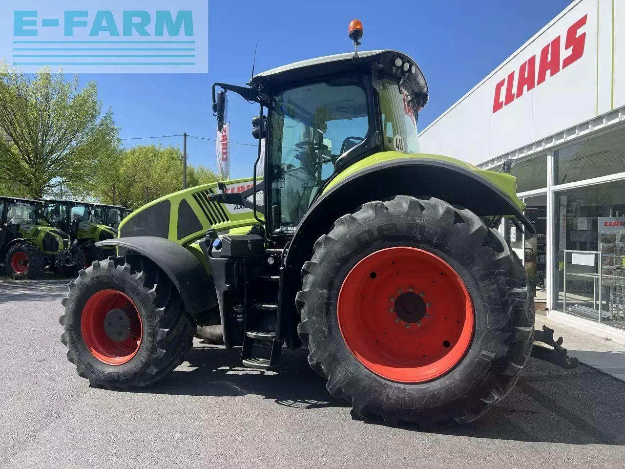 Tracteur agricole CLAAS axion 920