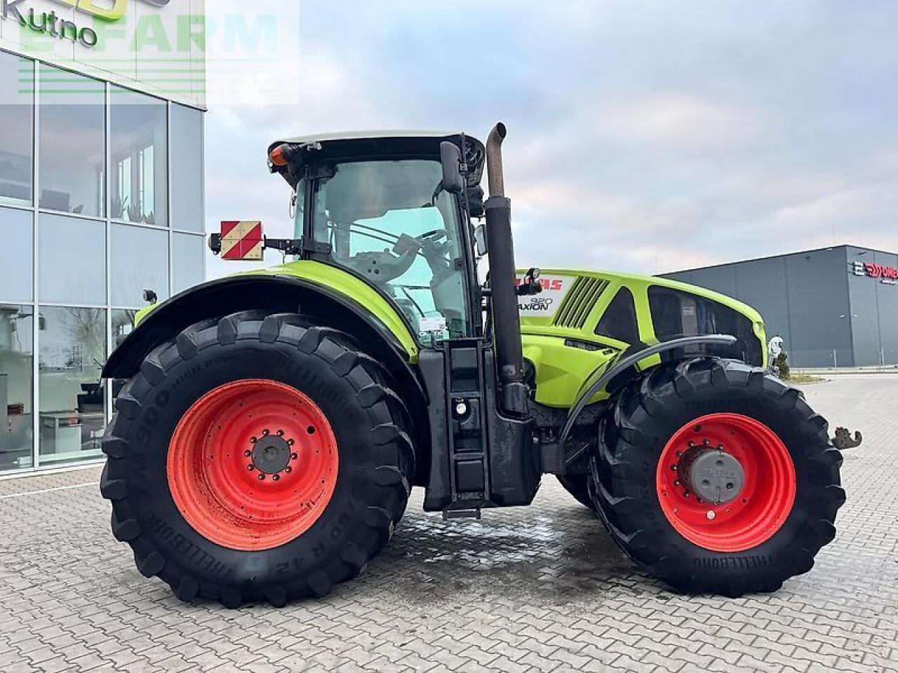 Tracteur agricole CLAAS axion 920