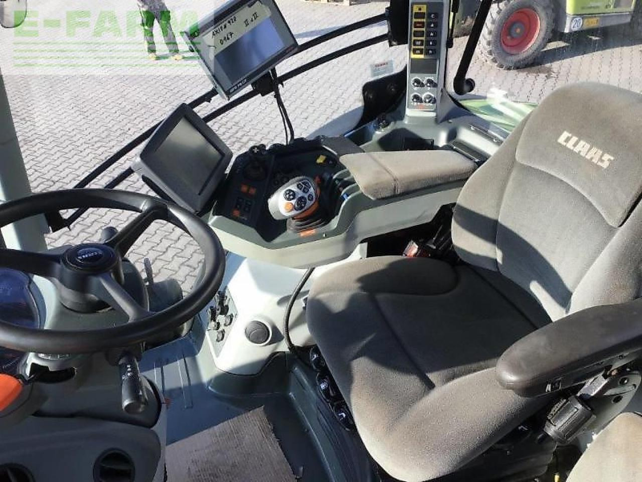 Tracteur agricole CLAAS axion 920