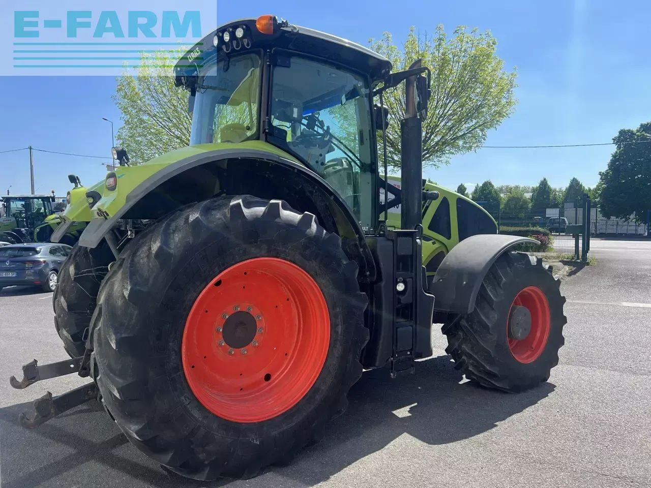 Tracteur agricole CLAAS axion 920