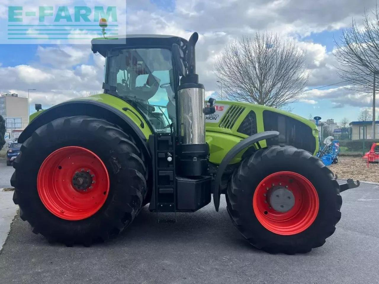 Tracteur agricole CLAAS axion 920 cebis
